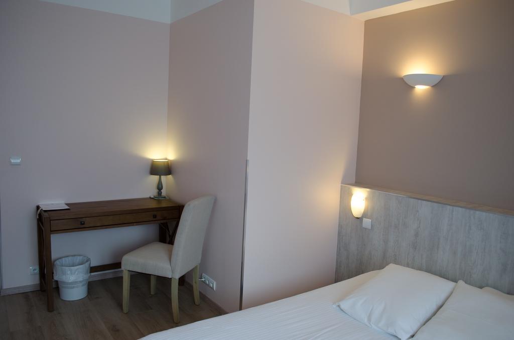 Hotel Lac Et Foret Saint-André-les-Alpes Habitación foto